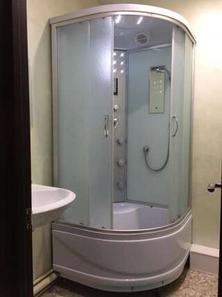 Хостелы Hostel Tower 31/18 Минск Кровать в общем 8-местном номере для мужчин и женщин-20