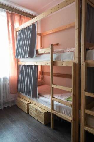 Хостелы Hostel Tower 31/18 Минск Кровать в общем 8-местном номере для мужчин и женщин-22
